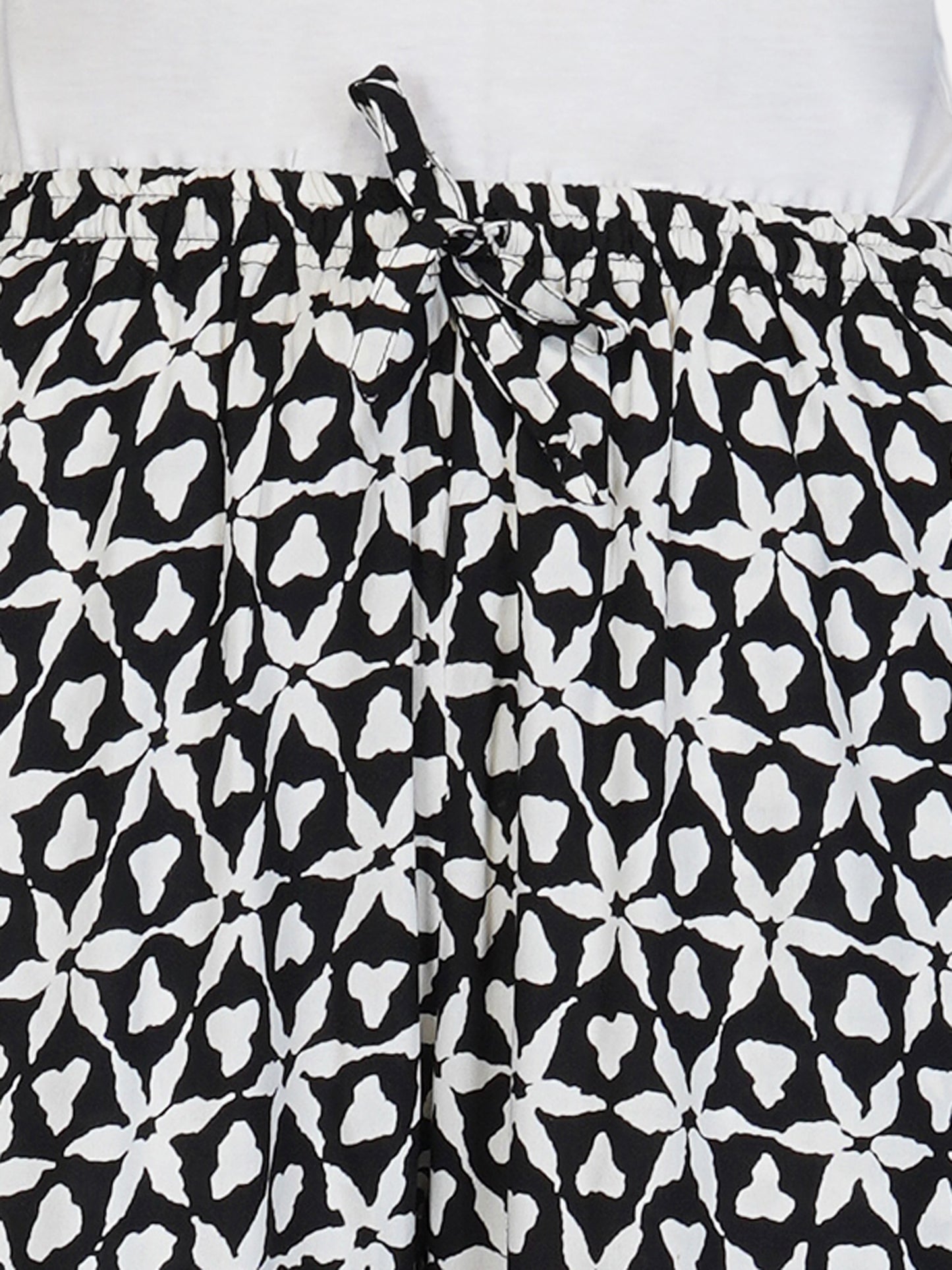 Black & White Viscose capris - thebriefsstory