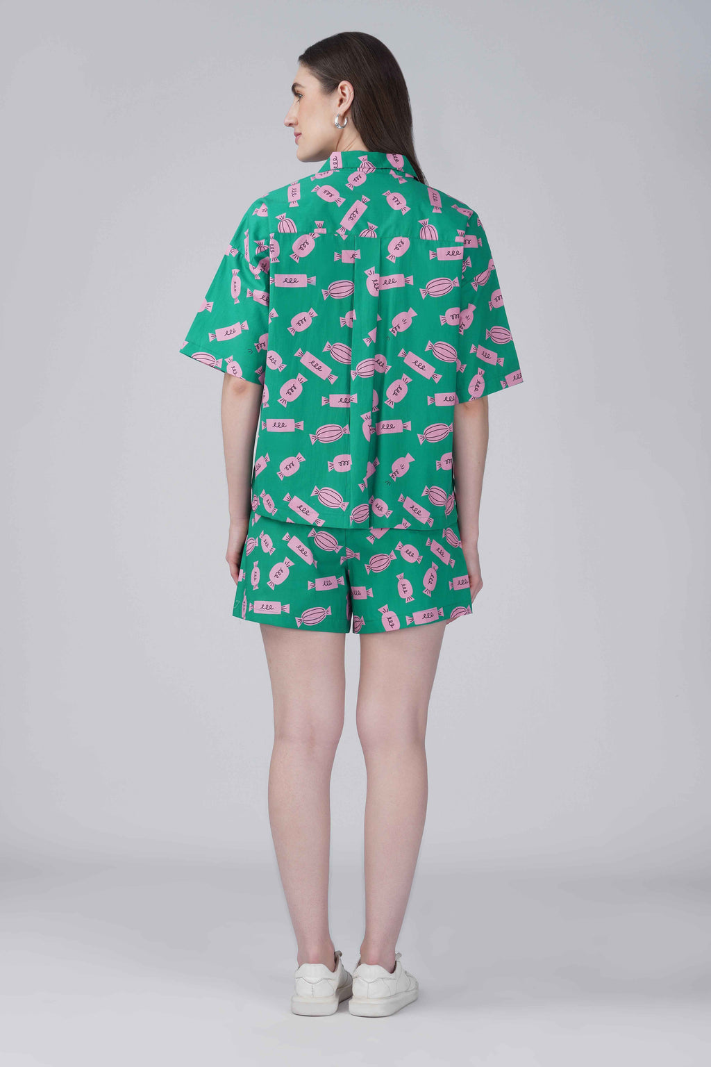 GREEN