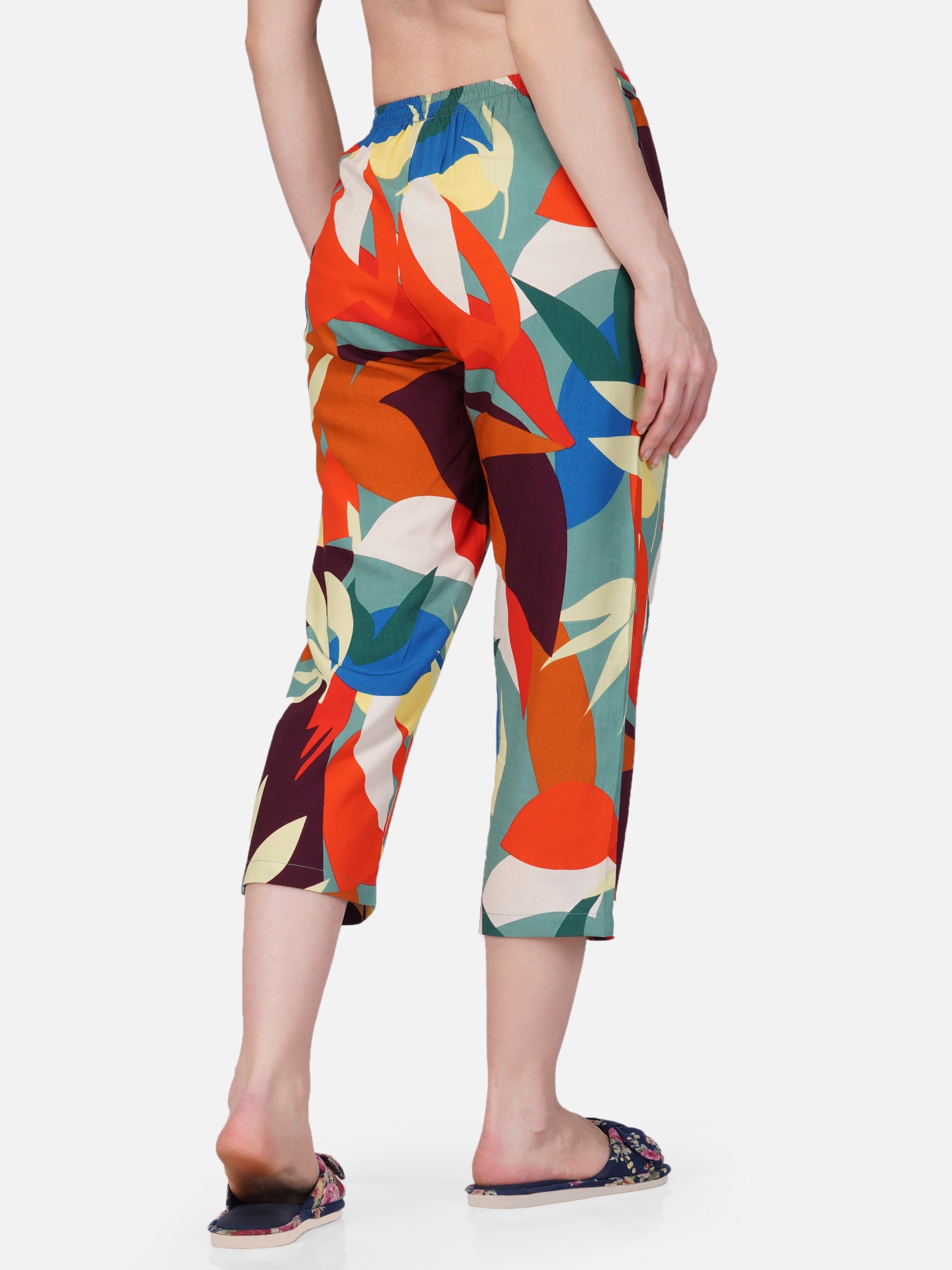 Multicolored abstarct print viscose capris - thebriefsstory