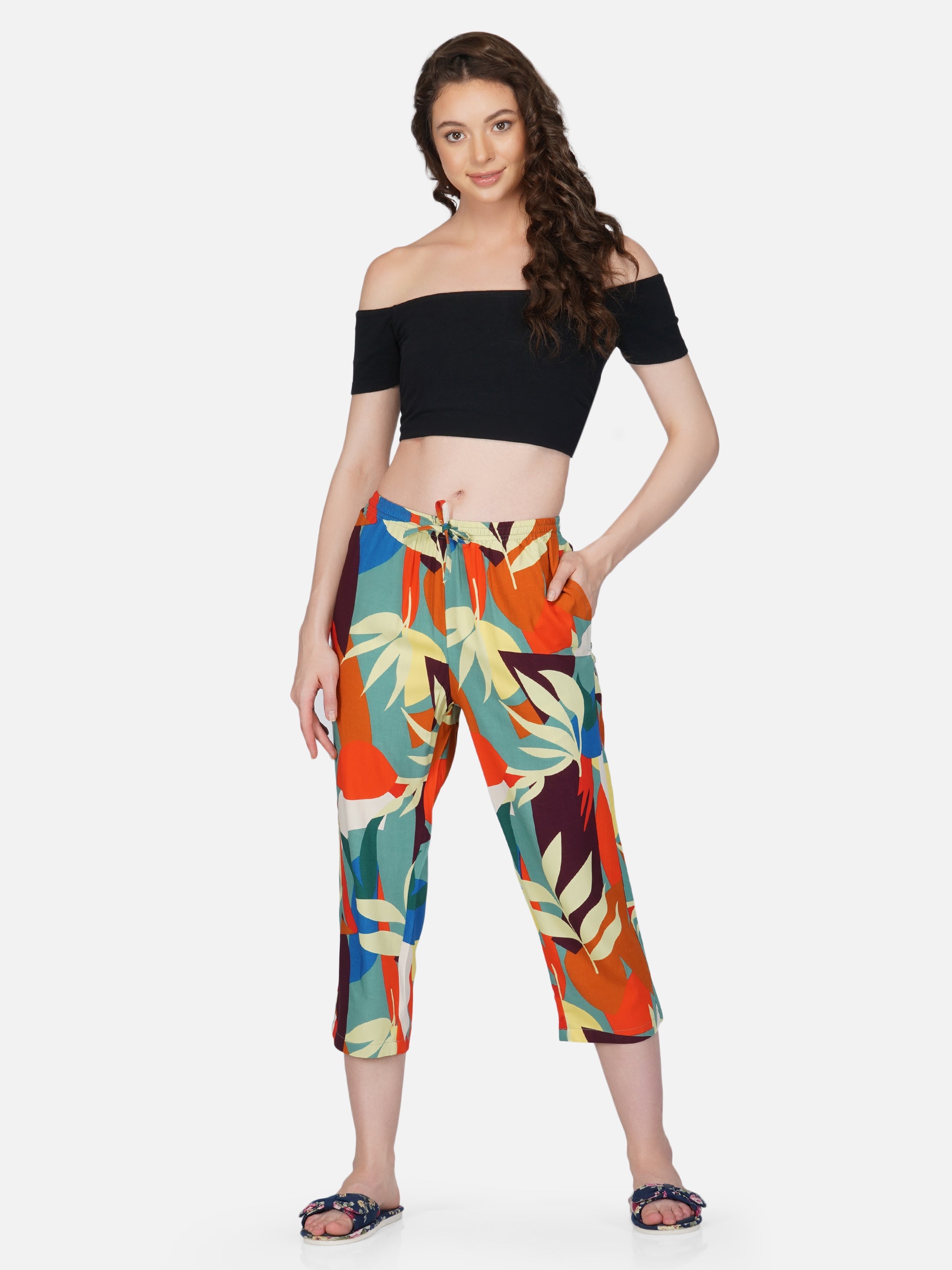 Multicolored abstarct print viscose capris - thebriefsstory