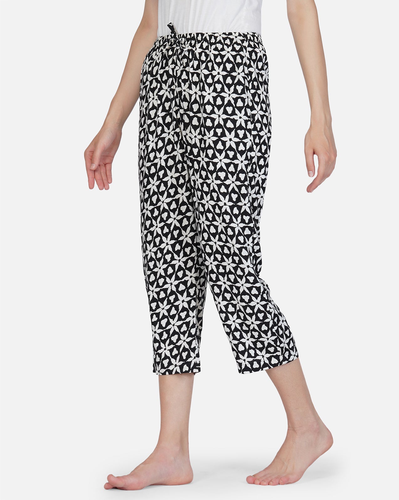 Black & White Viscose capris - thebriefsstory