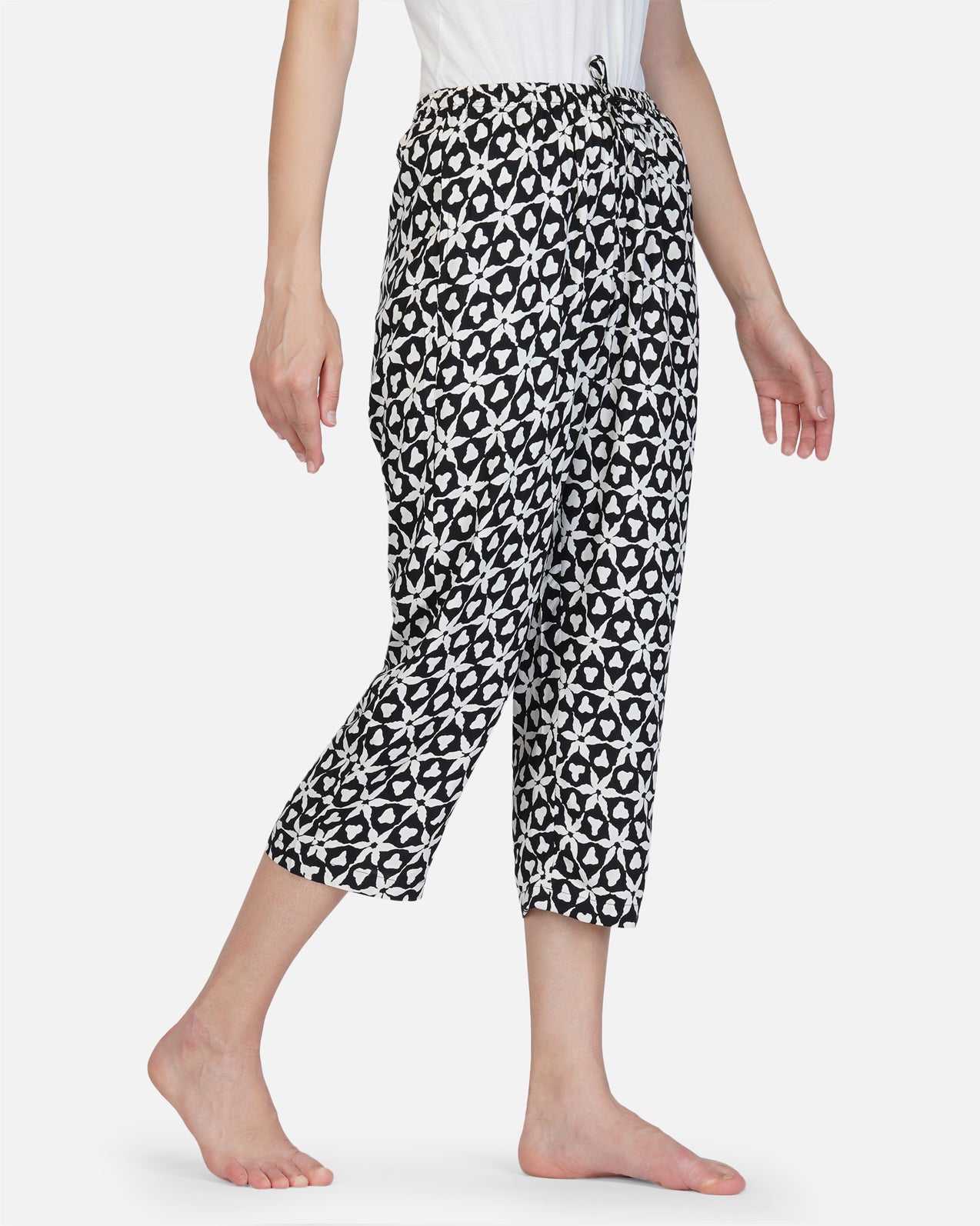 Black & White Viscose capris - thebriefsstory